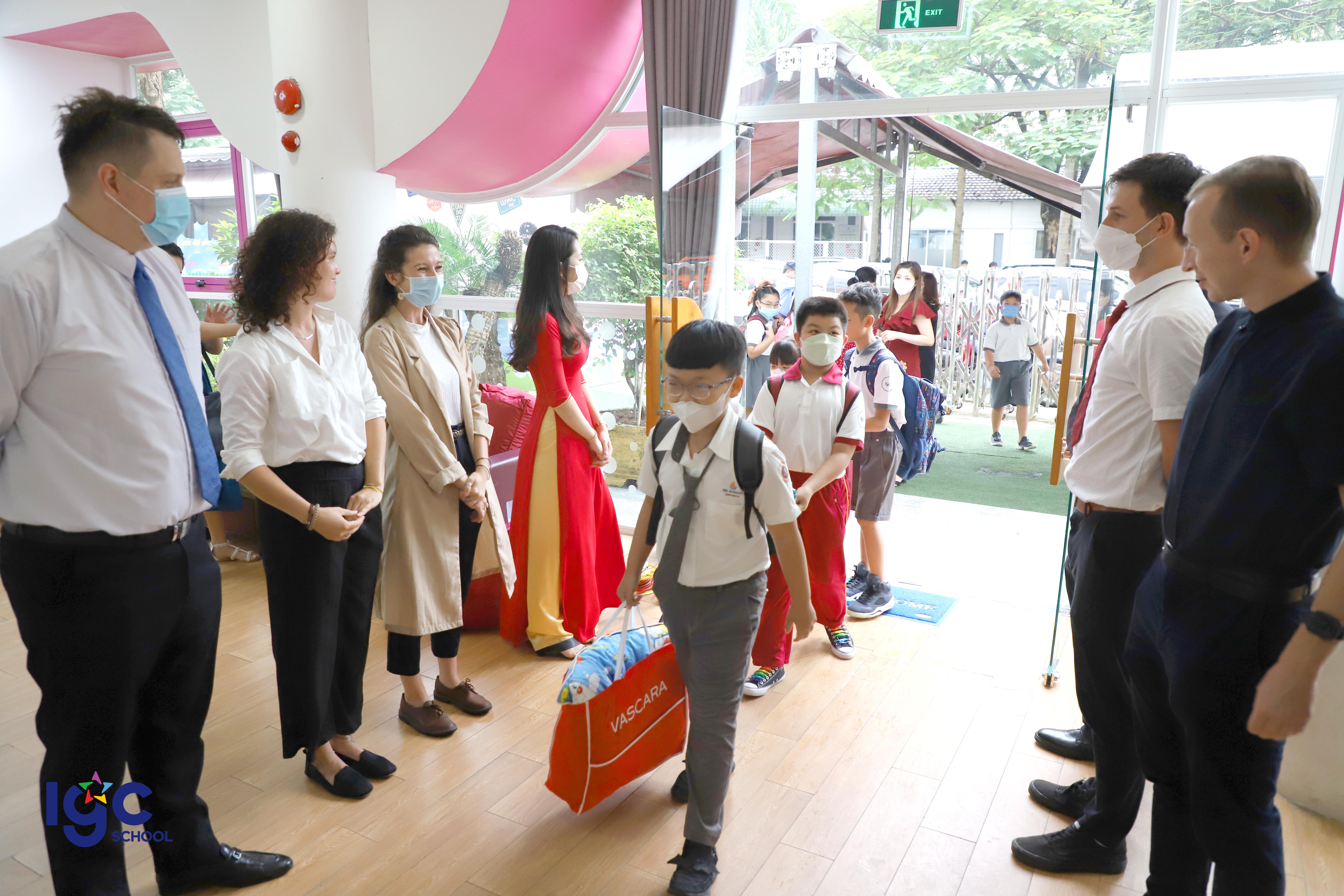 IPS Đồng Nai chào đón các em học sinh quay trở lại trường học.