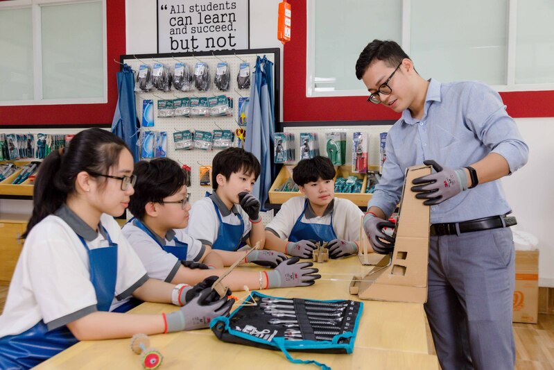 Hệ thống cơ sở vật chất vượt trội tạo cảm hứng học tập và nuôi dưỡng đam mê nghiên cứu khoa học. Cơ sở vật chất phòng Maker-lab hiện đại đạt chuẩn quốc tế tại trường IPS