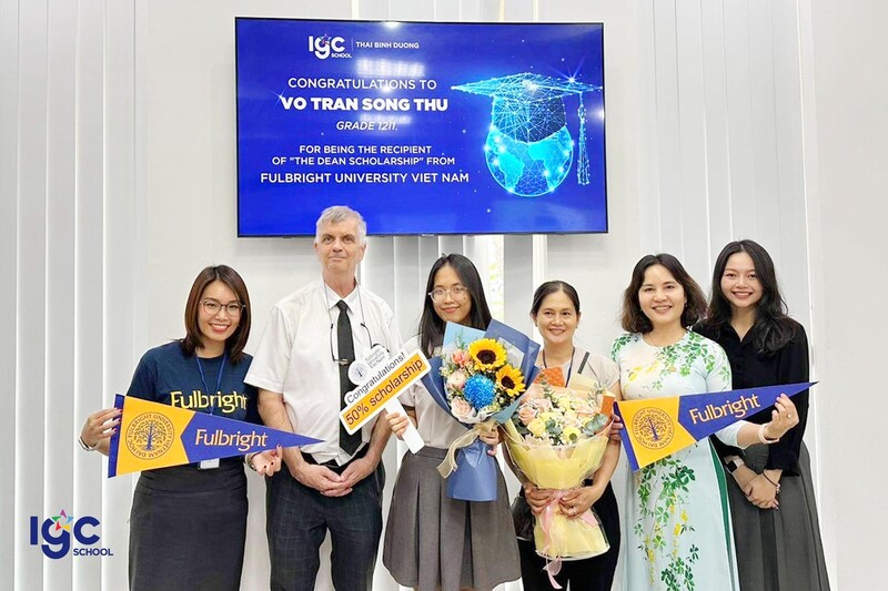 Lộ trình học thuật quốc tế mở rộng cánh cửa bước vào các giảng đường đại học top đầu. Học sinh trường song ngữ nhận học bổng danh giá