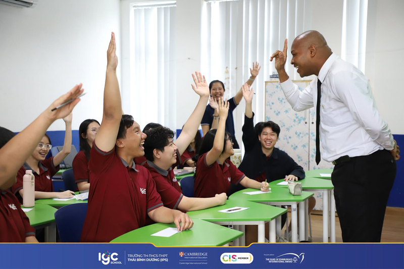 Phát triển tư duy toàn diện và làm chủ ngôn ngữ tự nhiên là những lợi ích khi học trường song ngữ mang lại cho thế hệ trẻ. Những lợi ích khi học trường song ngữ vượt trội cho tương lai của trẻ