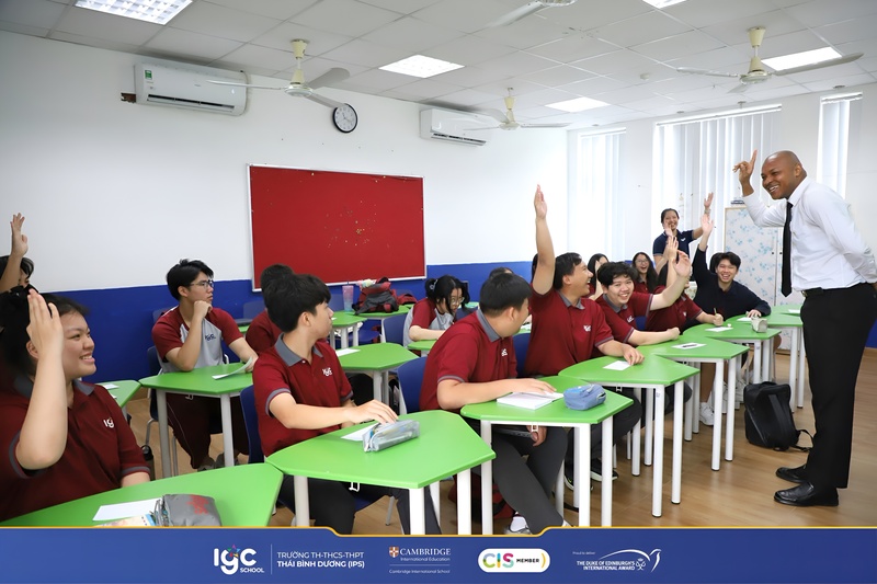 Môi trường học tập hạnh phúc giúp kích thích tư duy sáng tạo và sự chủ động của học sinh. Lớp học song ngữ năng động tại trường Thái Bình Dương IPS