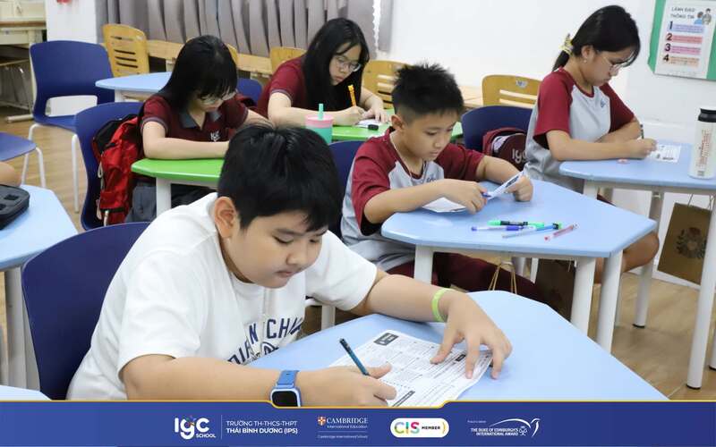 Học sinh lập thời gian biểu ôn luyện thi IELTS hàng ngày khoa học