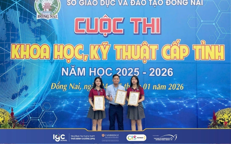  Học sinh lớp 12 IPS nhận Giải Nhì cấp tỉnh Cuộc thi KHKT 2025–2026 với dự án Chatbot AI theo nguyên lý Feynman 